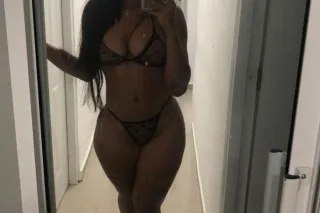 💋 Petite Beauty With a Naughty... - Image 1